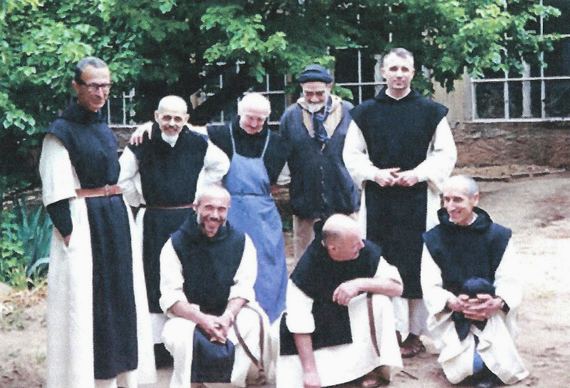 A tibhirine-i trappista közösség, a kép bal szélén Christian de Chergé