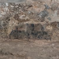Falfestés maradványa a késő római temetői épület keleti falán