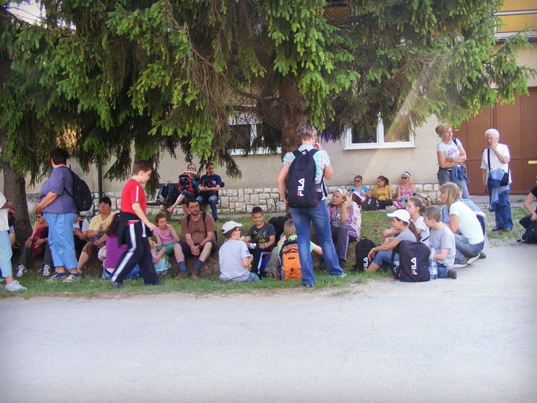 Az iskola egyik szép hagyománya a nyári cserkésztábor, amely kedvező áron kínál nyaralási lehetőséget a tanulók számára.