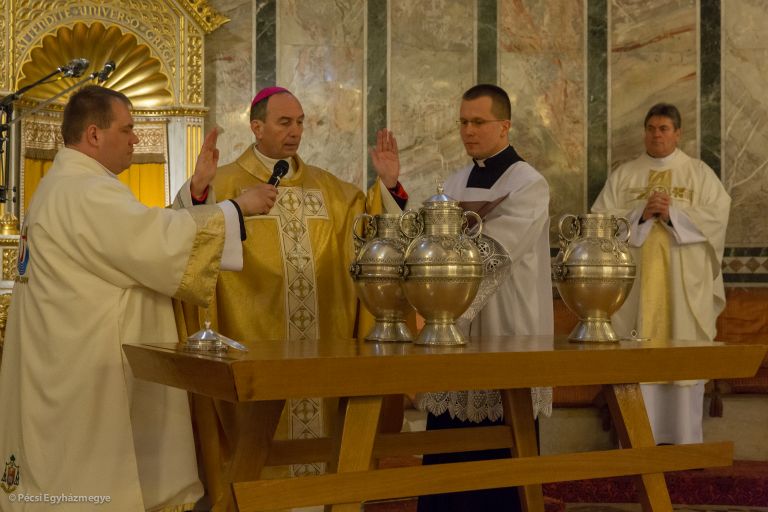 Olajszentelési szentmise a Pécsi Székesegyházban
