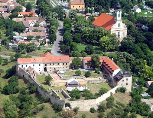 Pécsváradi vár és templom