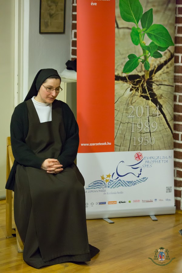 A magyarszéki kolostorban csendes imádsággal töltött, rejtett életet élő kármelitákat Petra nővér képviselte