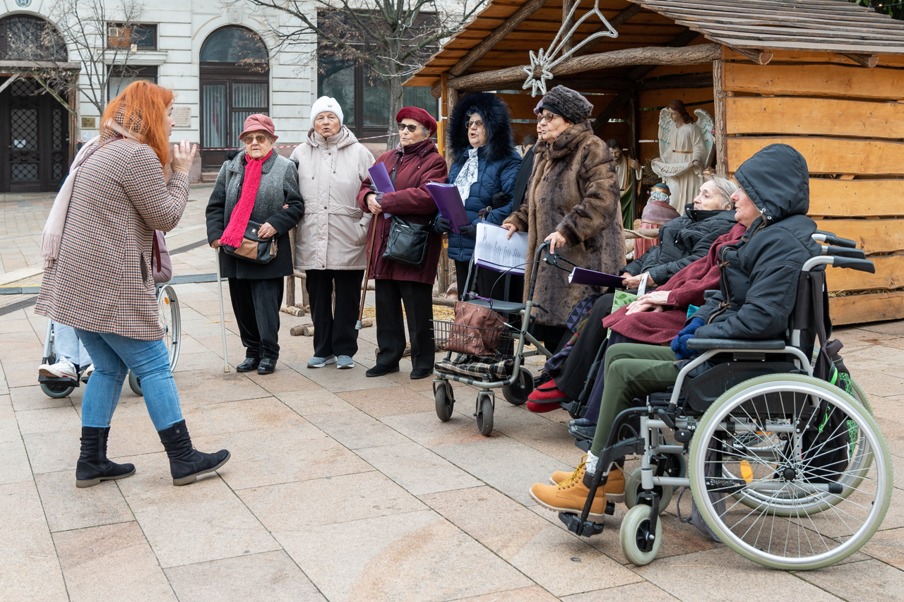 2025 12 03 szechenyi ter enek 12