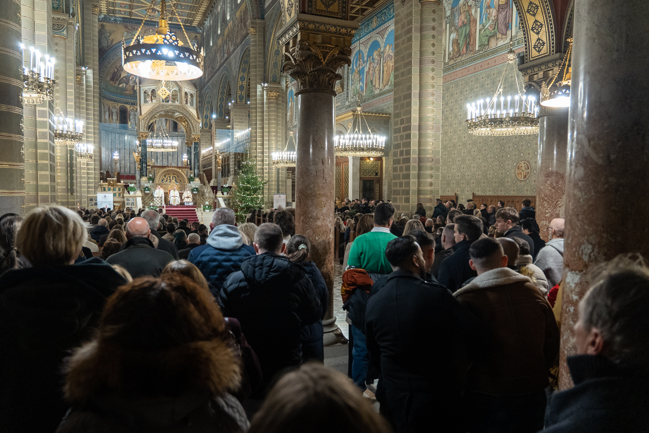 2025 12 25 ejfeli 12