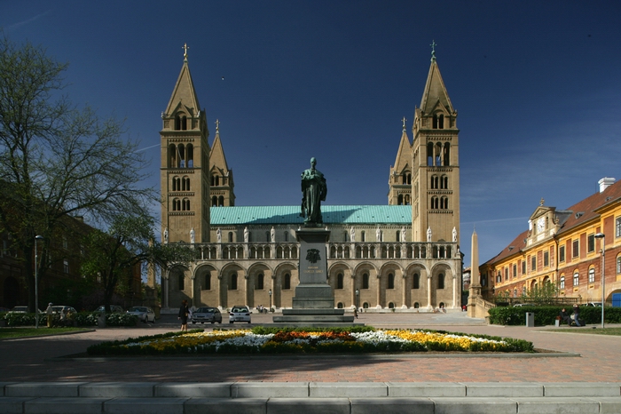 A Pécsi Bazilika a felújítás előtt