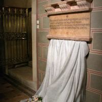 Janus Pannonius, az egyházmegye 25. püspöke földi maradványait 2008-ban helyezték ide, ekkor készült carrarai márványból faragott, földre hulló leplet ábrázoló síremléke és bronz portréja, Rétfalvi Sándor műalkotása.