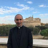 Udvardy György pécsi megyéspüspök a Vatikáni Rádió teraszán