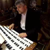 Kovács Szilárd Ferenc (1999), a Pécsi Bazilika orgonistája, a Pécsi Tudományegyetem Műveszeti Karának orgonatanára