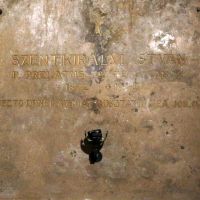 Szentkirályi István sírja a temető Szent Mihály kápolna kriptájában (Fotó: Schmelczer Balázs)