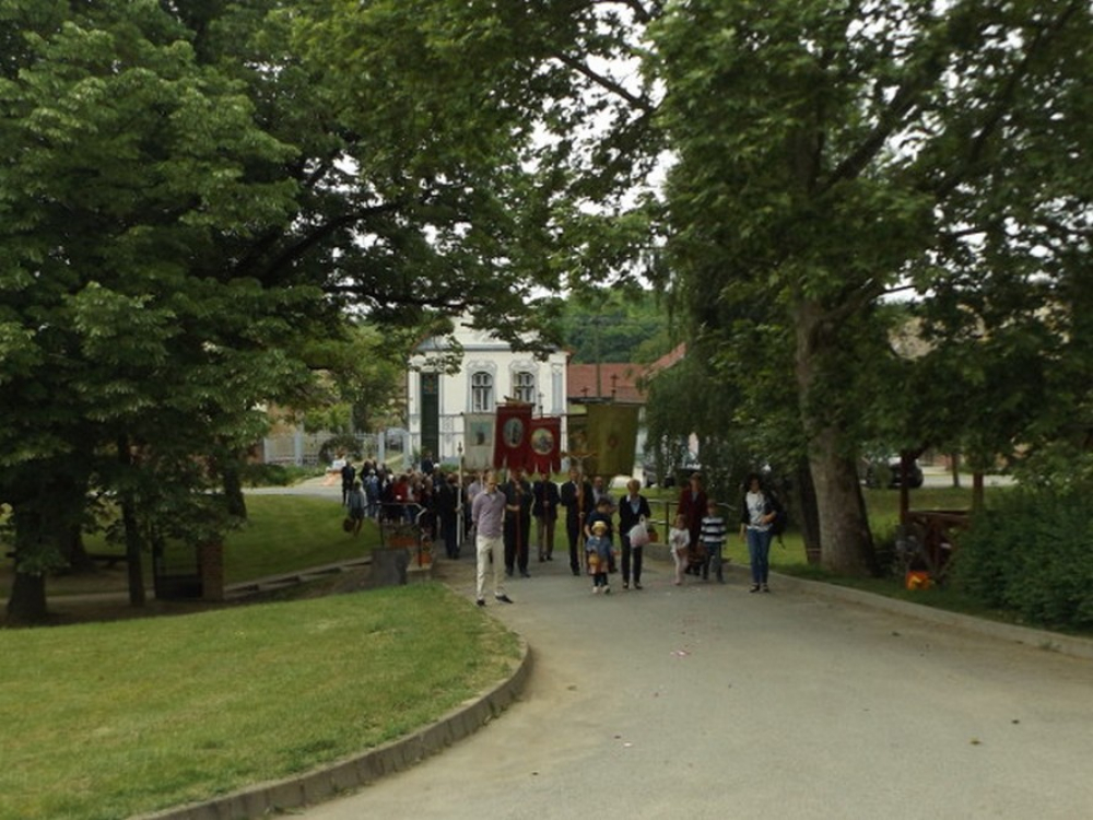 330_feked_templom_urnapi_kormenet_1