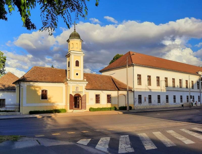 imgi_25_thumb_376_szekszard_szent_janos_szent_pal_kapolna_kulso