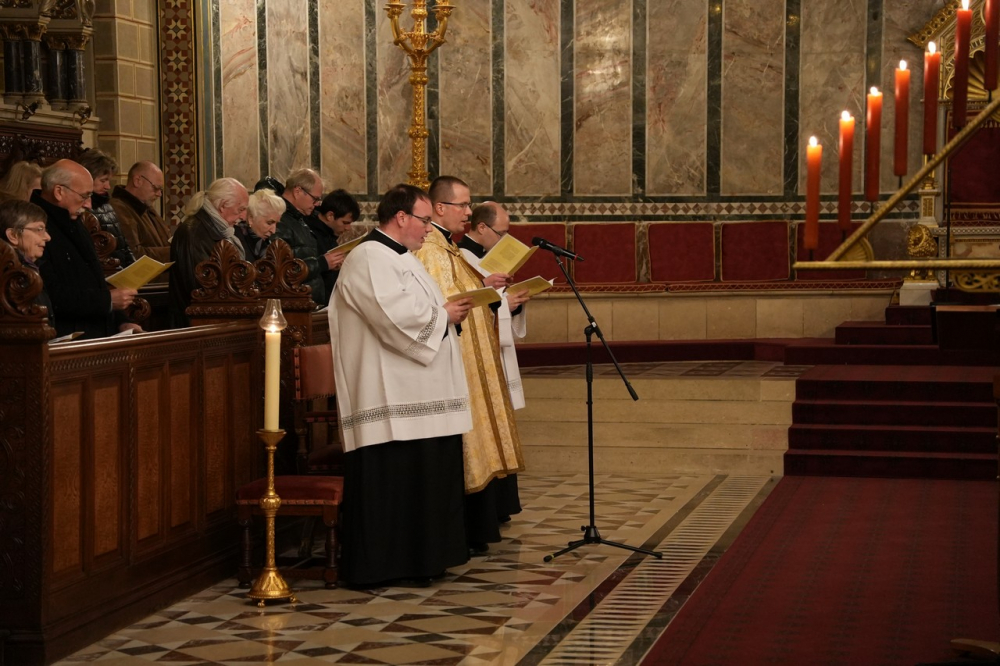 584_Sotetzsolozsma-2023-01