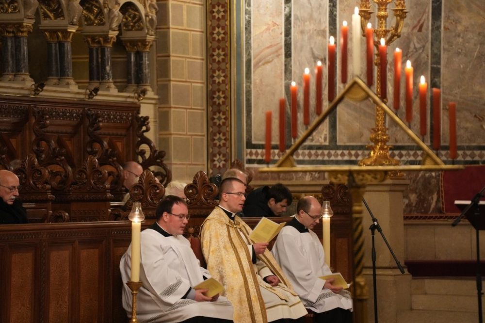 584_Sotetzsolozsma-2023-11