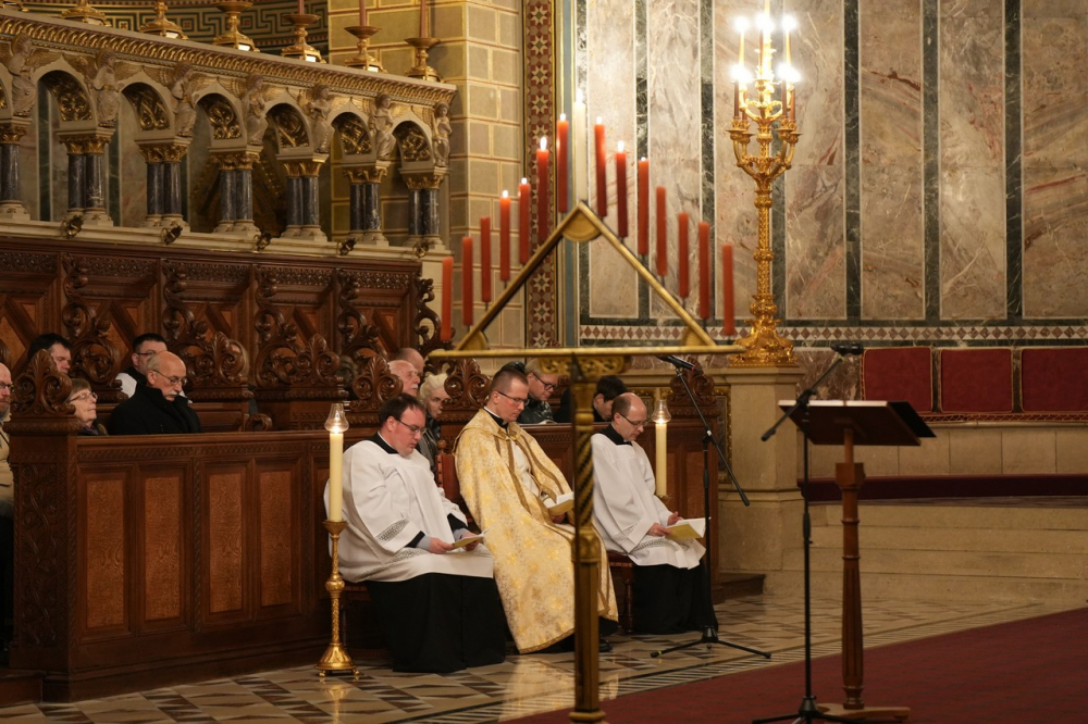 584_Sotetzsolozsma-2023-13