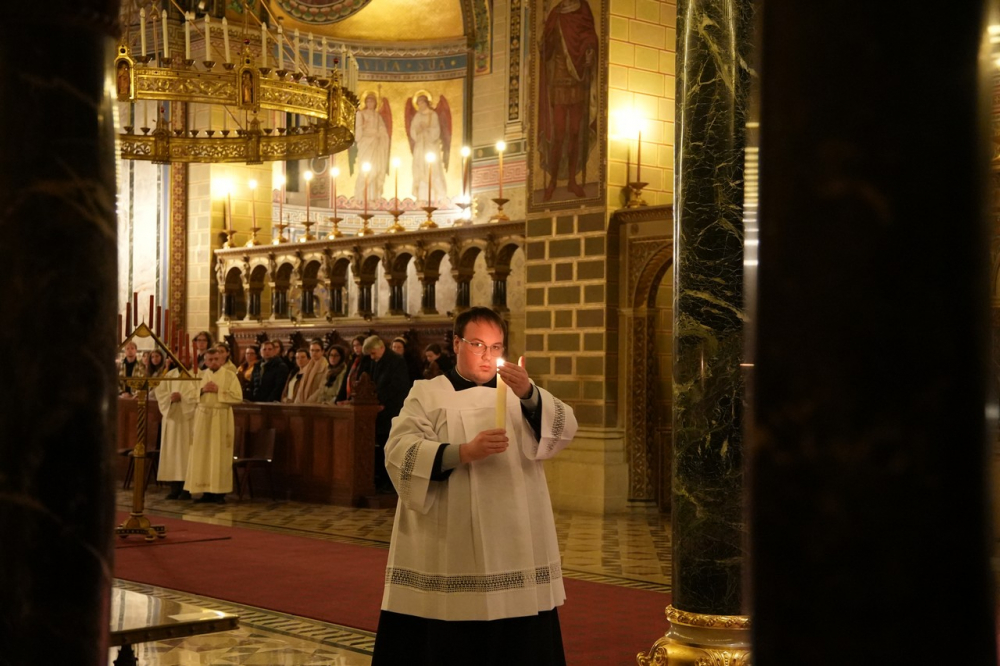 584_Sotetzsolozsma-2023-25