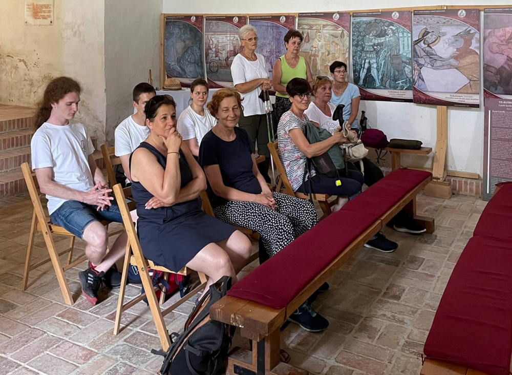 637_Gyalog-papokert-01