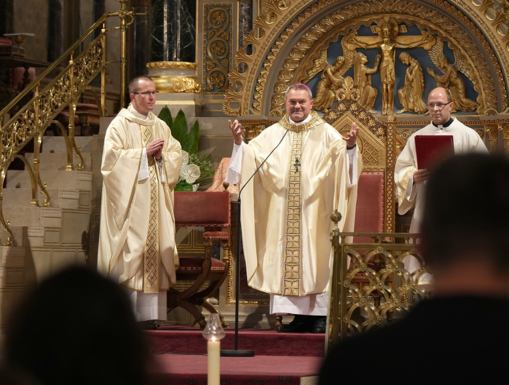 653_Beiktatas-szekesegyhaz-01