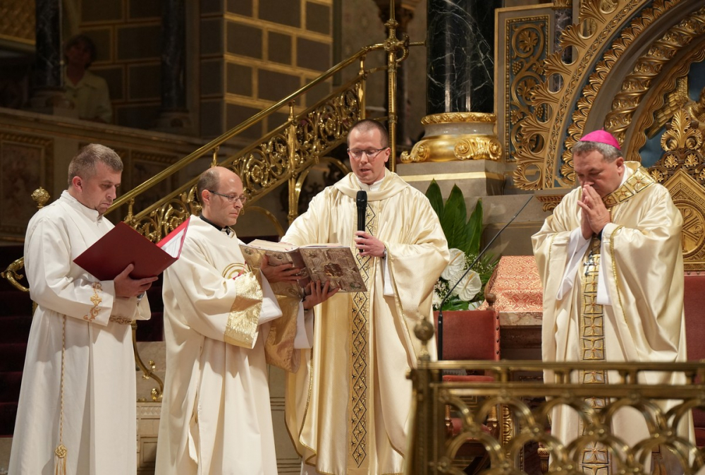 653_Beiktatas-szekesegyhaz-02