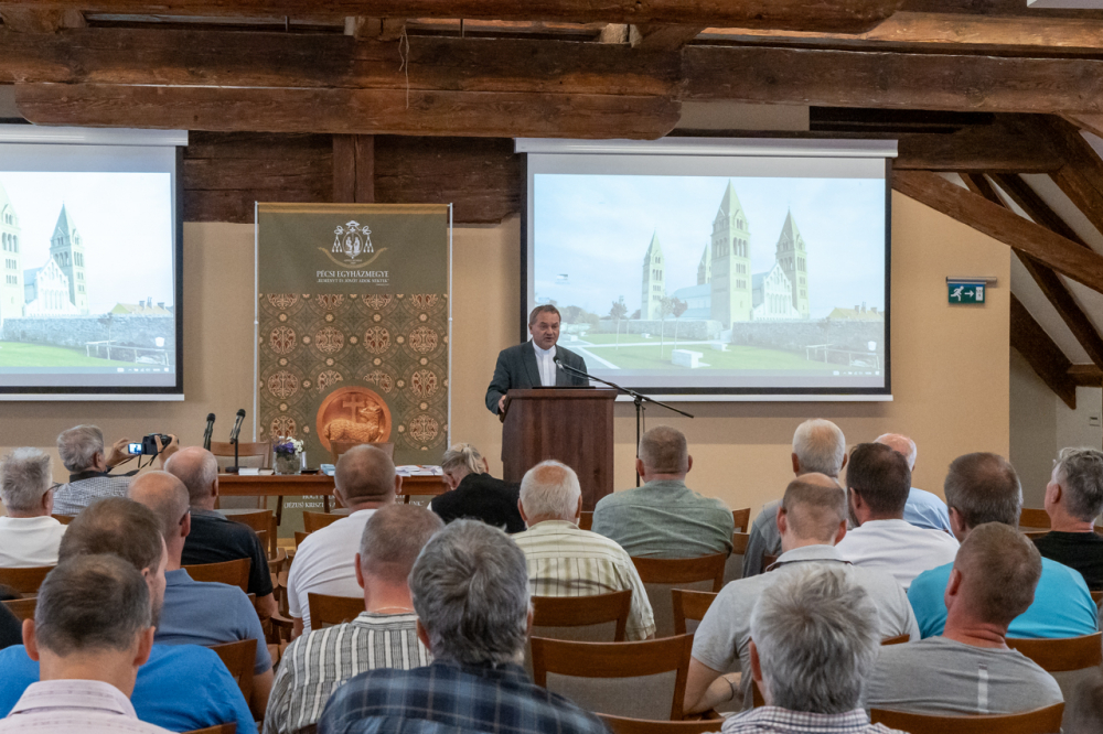 676_Ferfitalalkozo Pecs szept_02