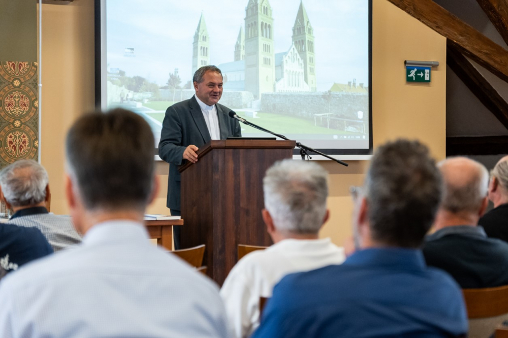 676_Ferfitalalkozo Pecs szept_05