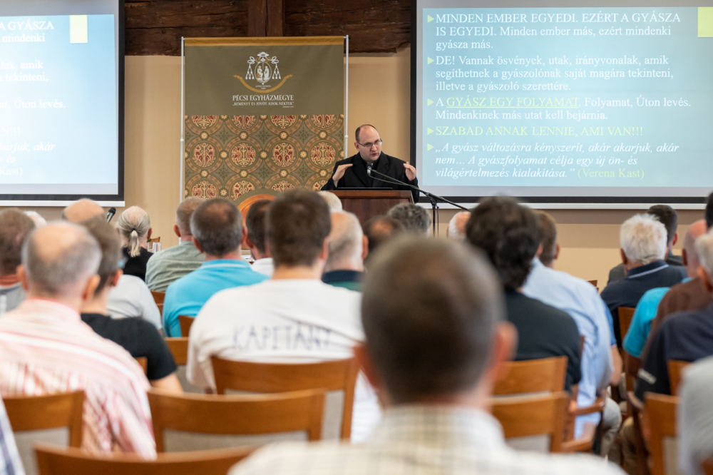 676_Ferfitalalkozo Pecs szept_19