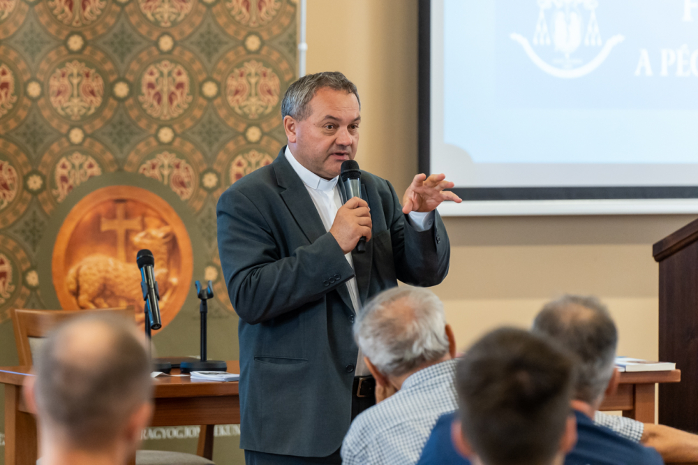 676_Ferfitalalkozo Pecs szept_27