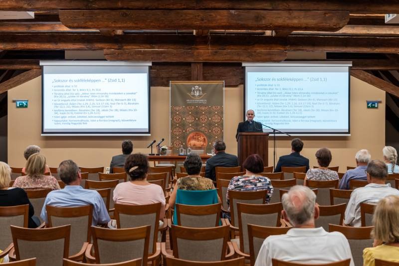 imgi_12_thumb_681_Szabadegyetem_szept_09