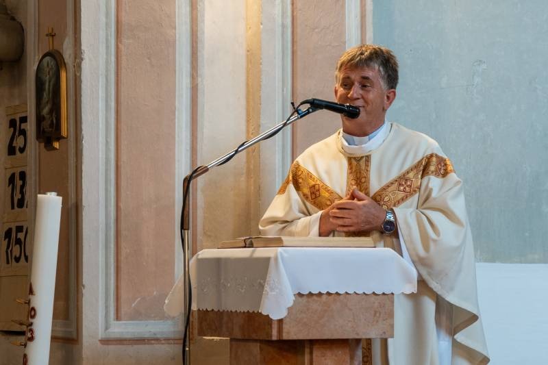 imgi_15_thumb_680_Szakaly_templommegaldas_15