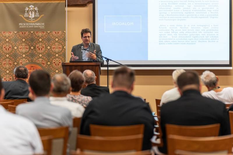 imgi_28_thumb_681_Szabadegyetem_szept_26