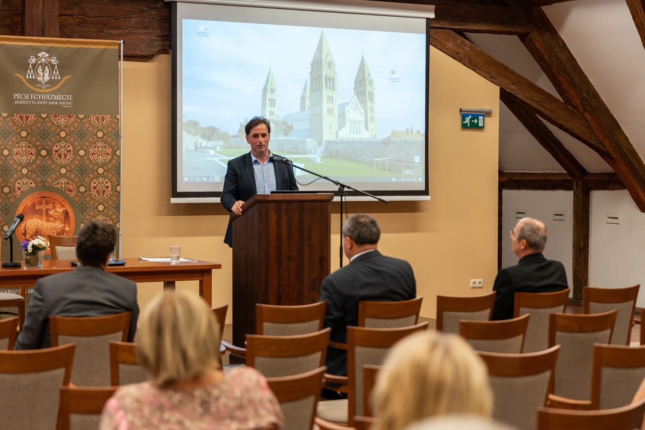 imgi_33_szabadegyetem01