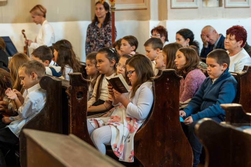 imgi_35_thumb_680_Szakaly_templommegaldas_37