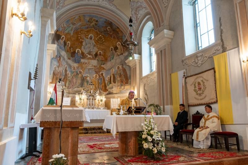 imgi_38_thumb_680_Szakaly_templommegaldas_40