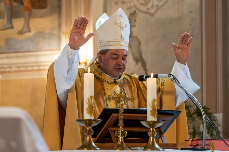 imgi_48_thumb_680_Szakaly_templommegaldas_51