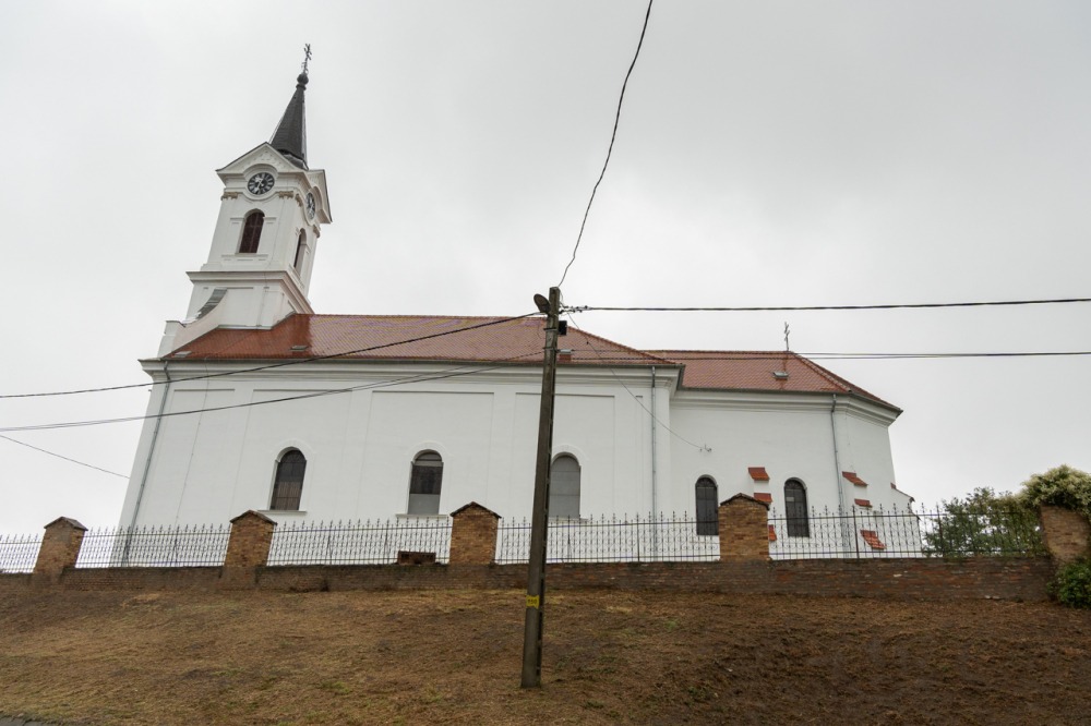 imgi_71_680_Szakaly_templommegaldas