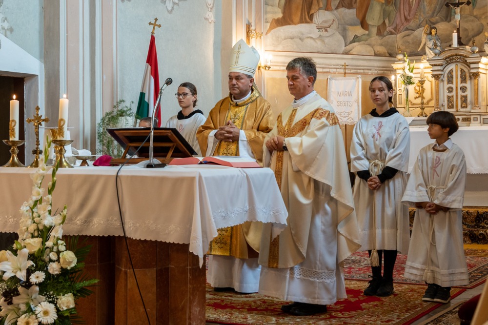 imgi_74_680_Szakaly_templommegaldas_07