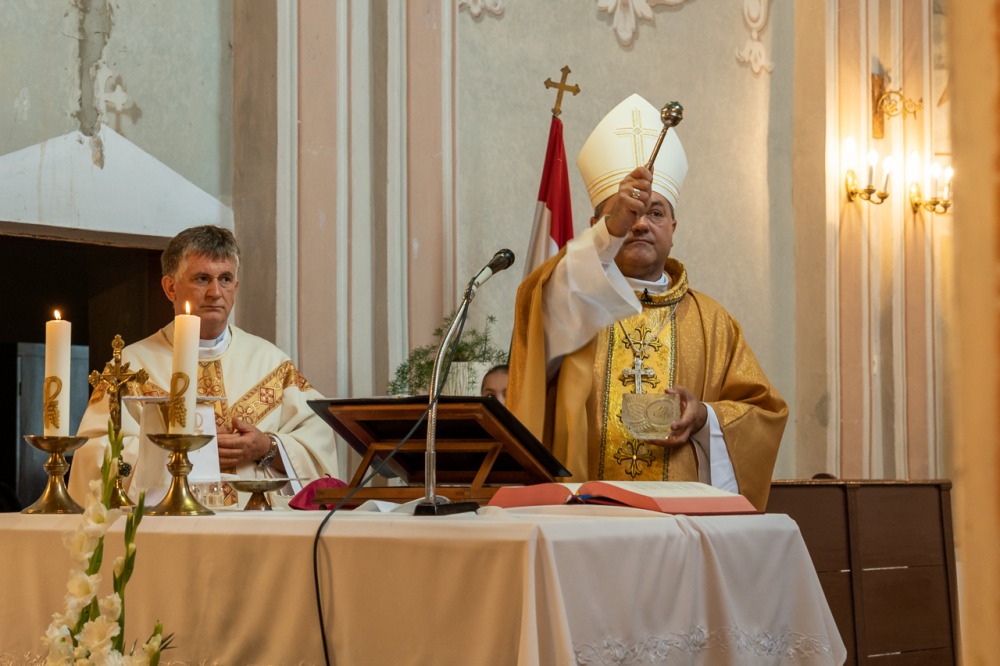 imgi_86_680_Szakaly_templommegaldas_20