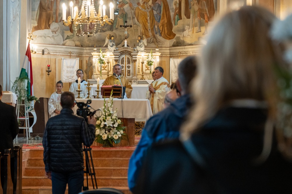 imgi_90_680_Szakaly_templommegaldas_24