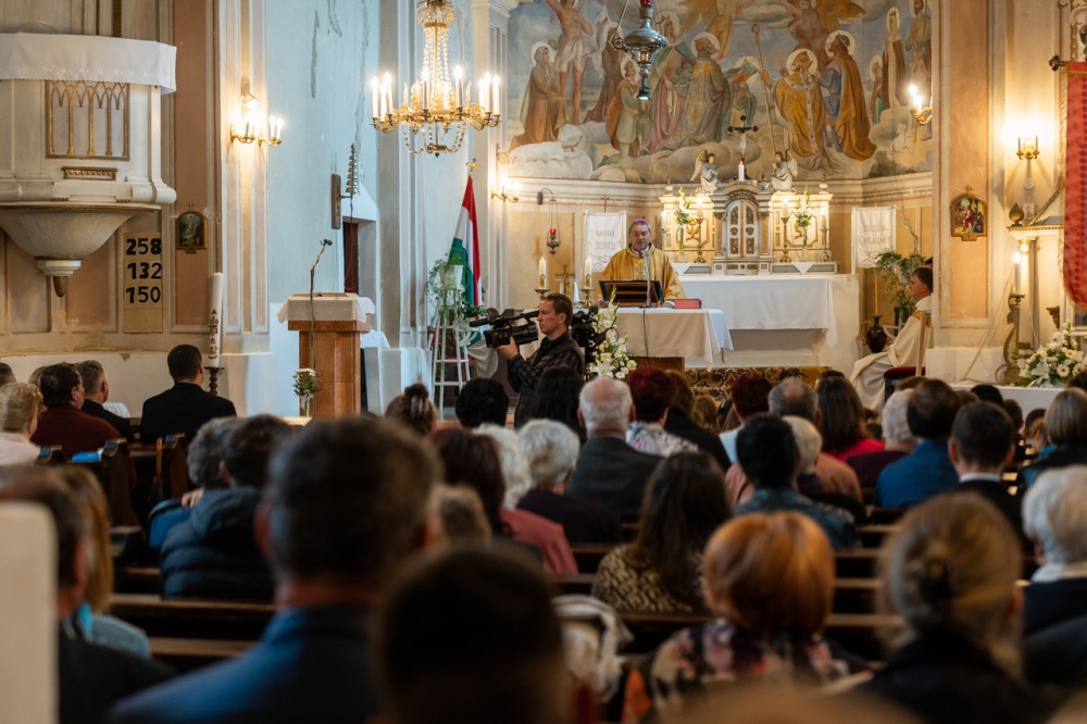 imgi_98_680_Szakaly_templommegaldas_32