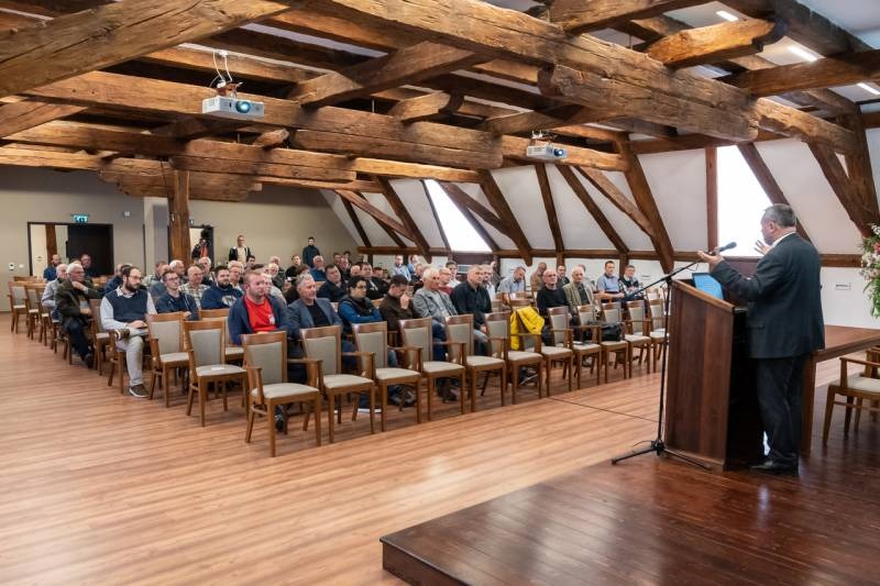 imgi_10_thumb_705_2023_11_ferfi_09