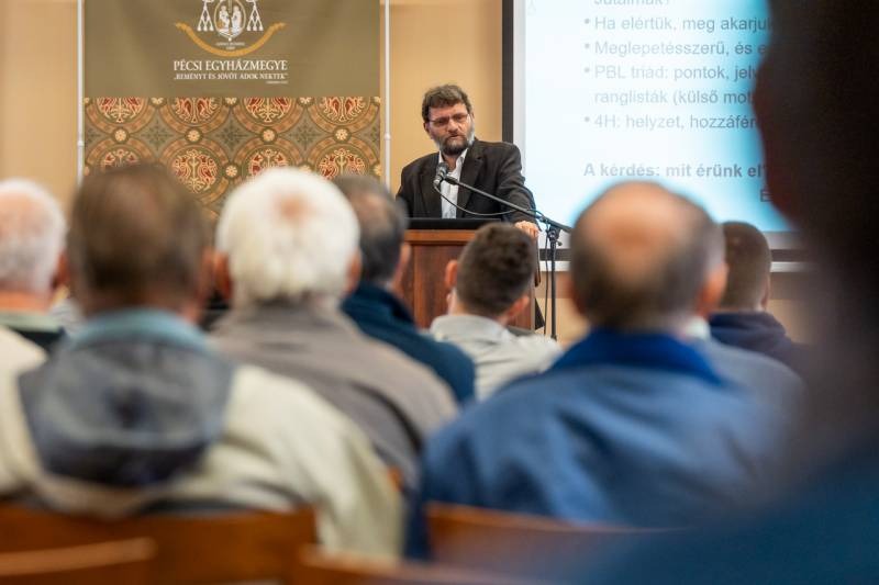 imgi_19_thumb_705_2023_11_ferfi_18