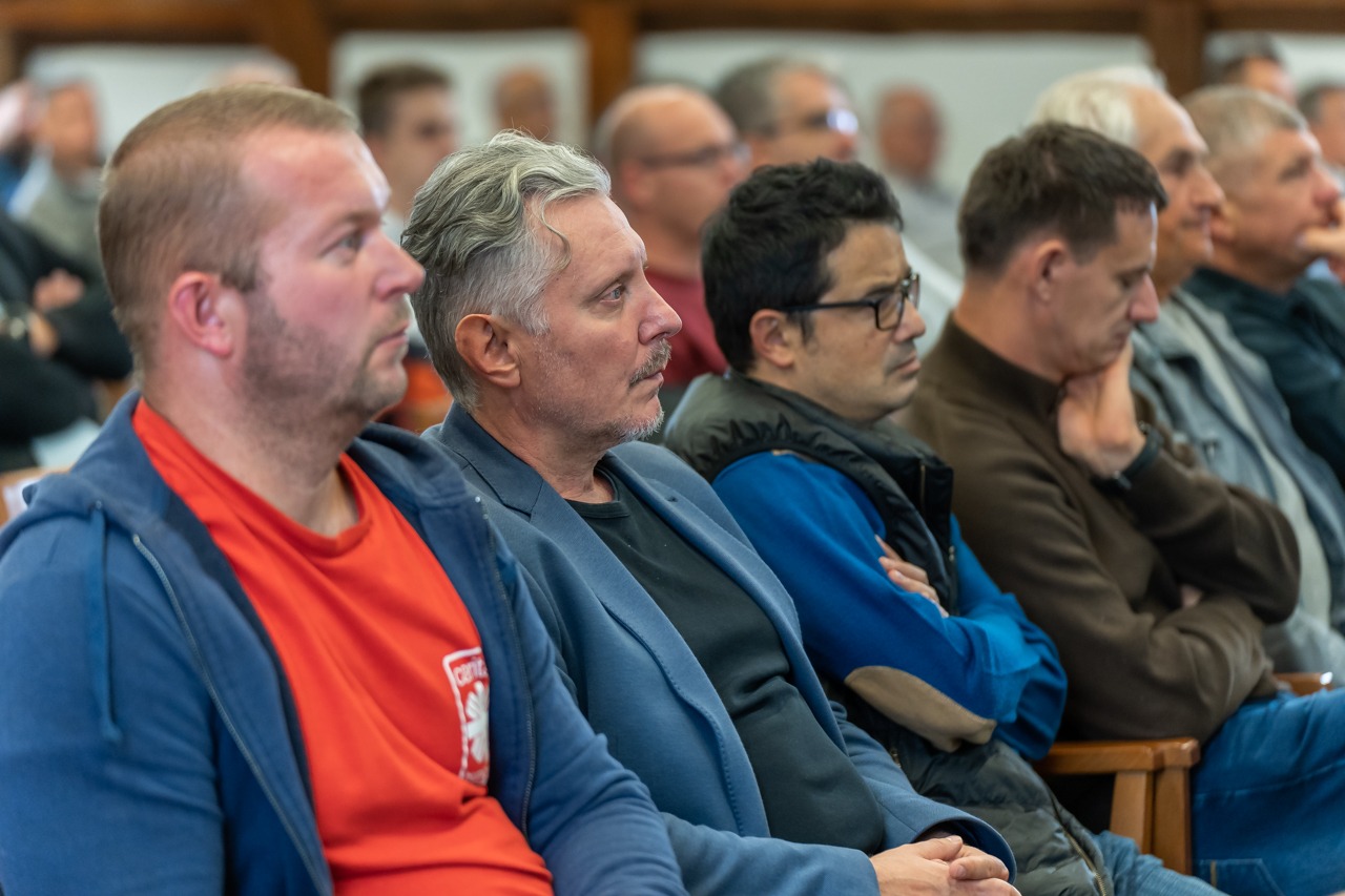 imgi_41_2023_11_ferfi_19