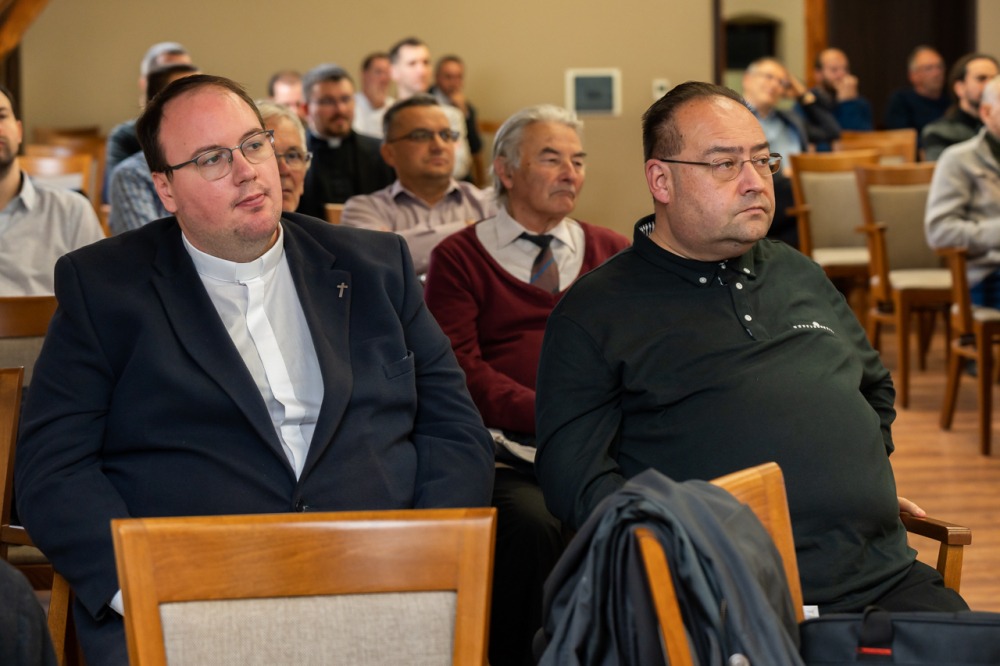 imgi_81_705_2023_11_ferfi_24