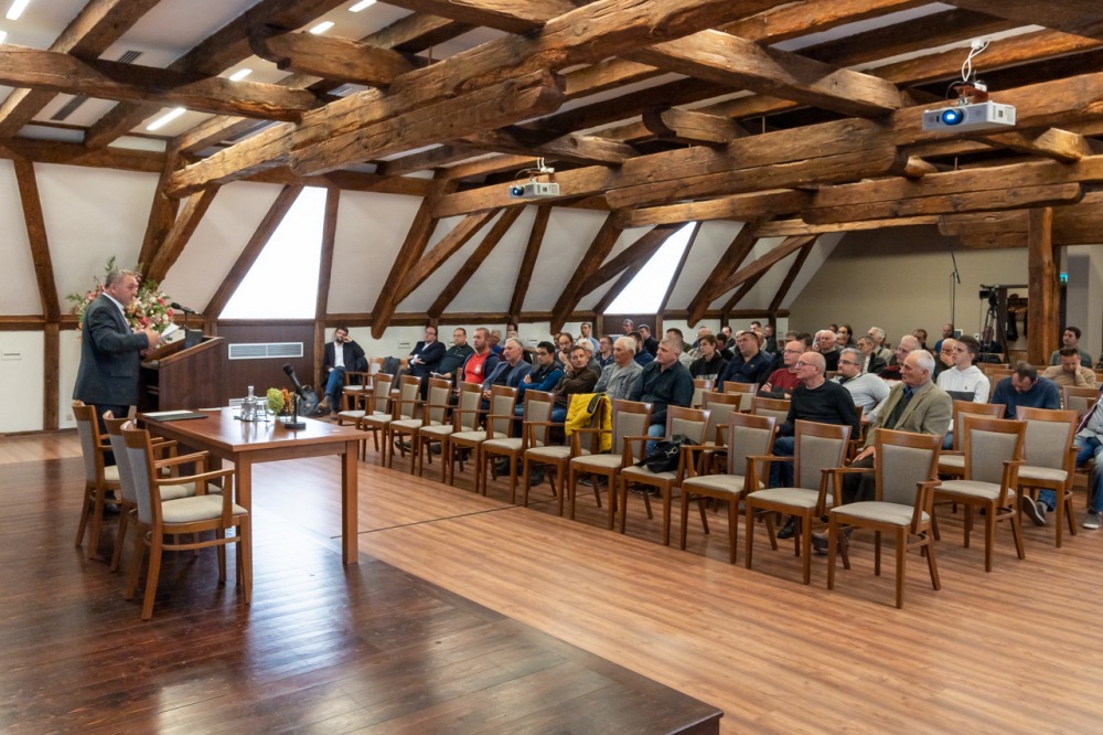 imgi_86_705_2023_11_ferfi_31