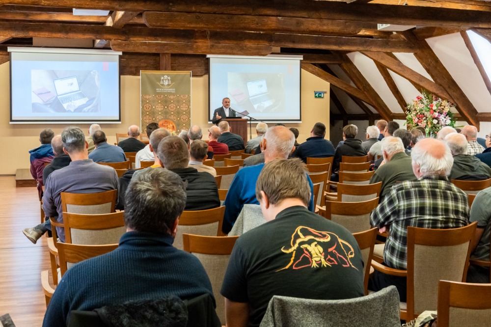 imgi_87_705_2023_11_ferfi_33