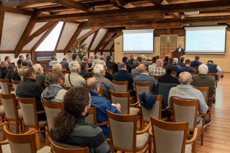 imgi_8_thumb_705_2023_11_ferfi_08