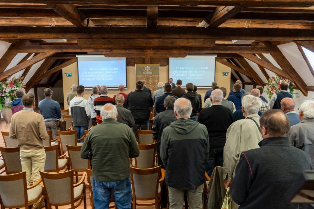 imgi_92_705_2023_11_ferfi_39