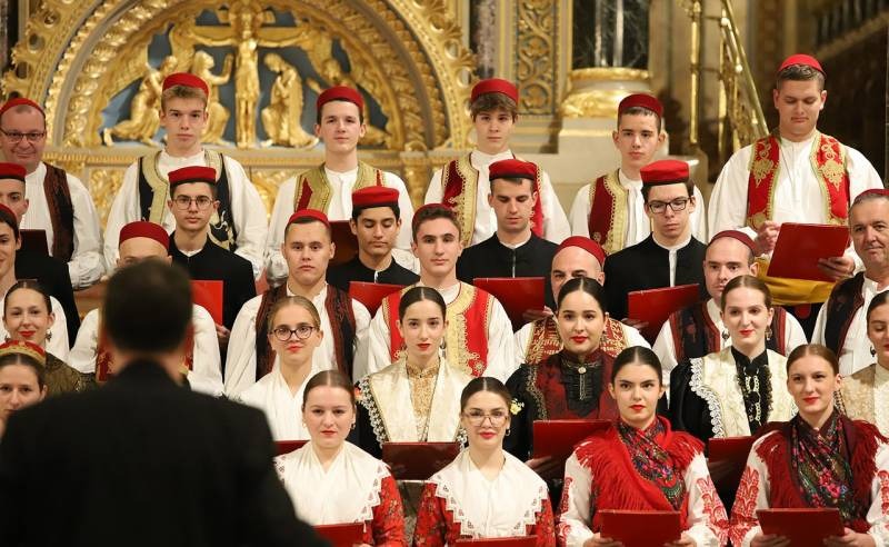 imgi_12_thumb_729_horvat_advent09