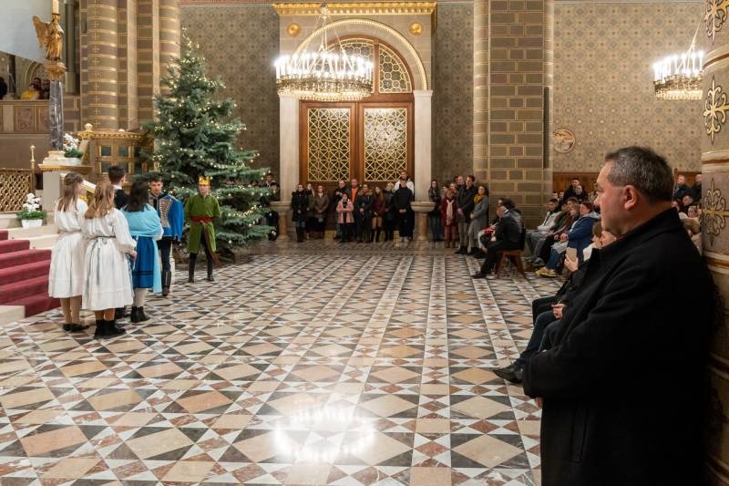 imgi_14_thumb_734_2023_12_25_ejfeli_10