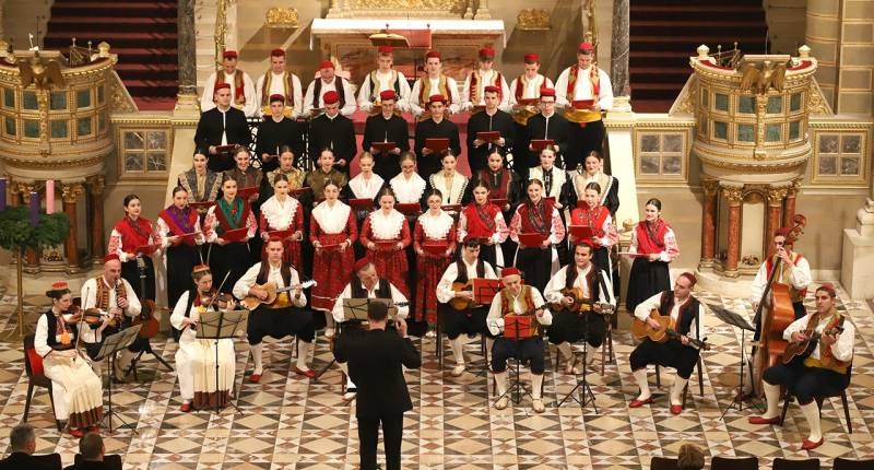 imgi_15_thumb_729_horvat_advent12