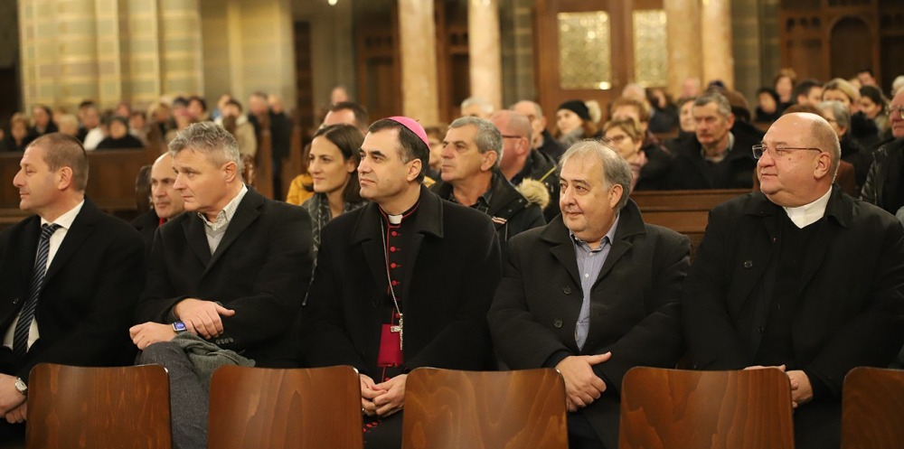 imgi_49_729_horvat_advent02